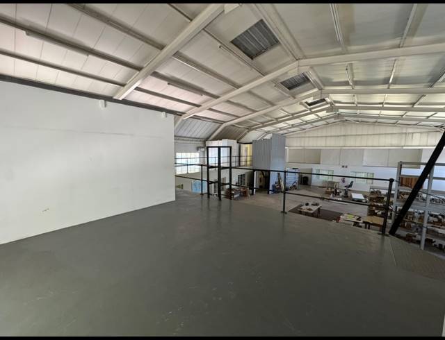 1,000M² WAREHOUSE FOR SALE IN RAND LEASE